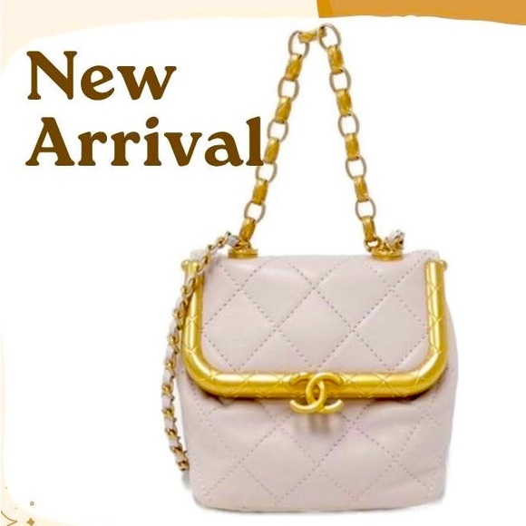 Elegant Chanel Bag - Picture 4 of 9